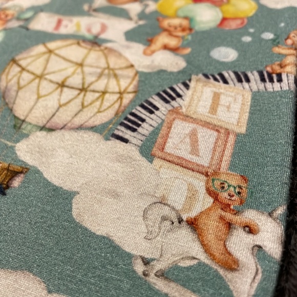 0-3 m FAO Schwarz Posh Peanut Teddy Bear Christmas Zipper Footie - Picture 10 of 13